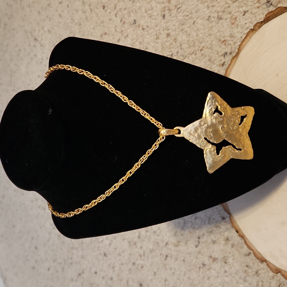Vintage Express Gold Color Star Design Necklace NEW